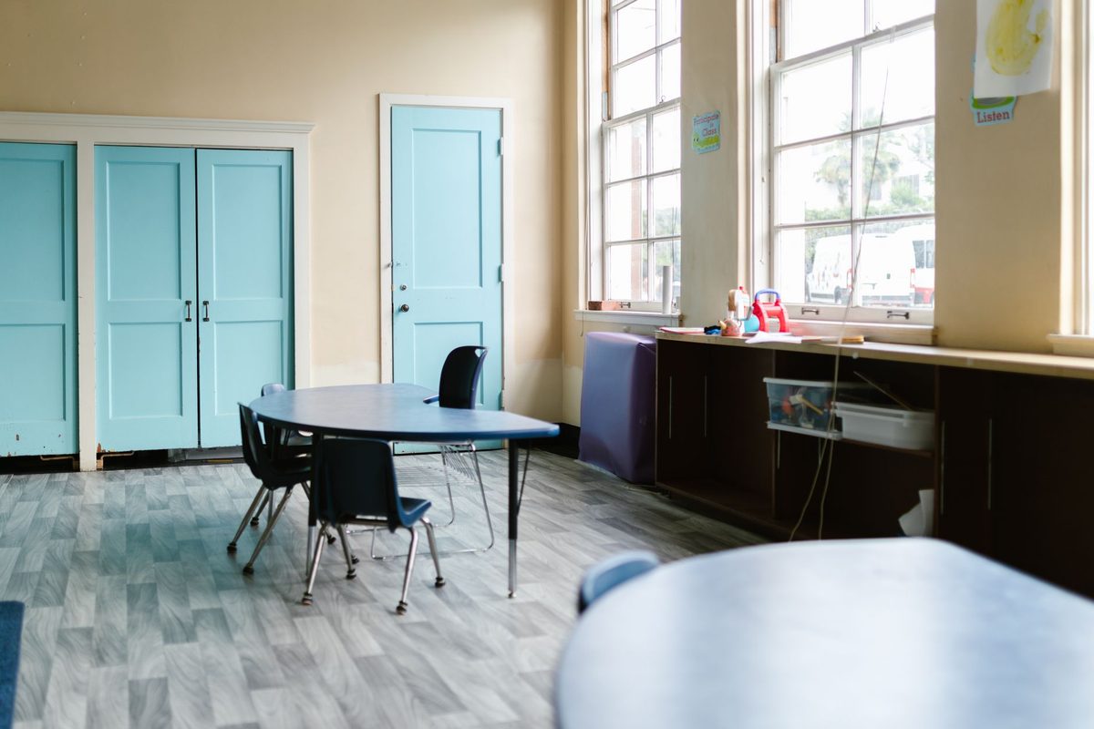 Risk assessment in a nursery: lifting, noise, infection
